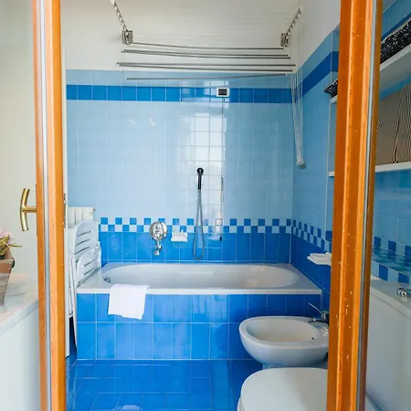 Regal With View And Free Parking Apartment *