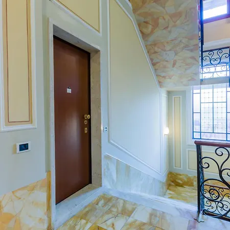 Regal With View And Free Parking Apartment