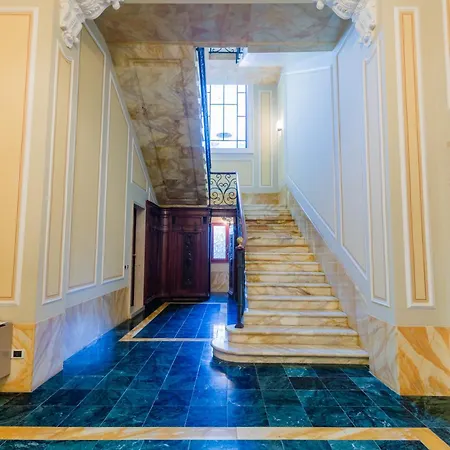 Regal With View And Free Parking Apartment Bellagio